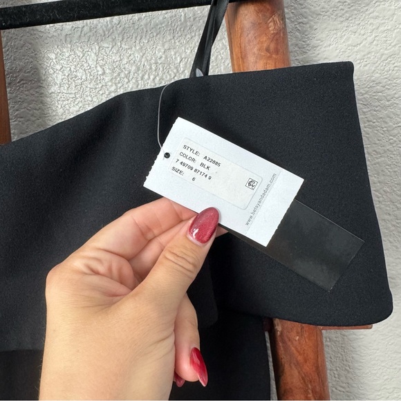 Betsy & Adam Black Ruffle Off-Shoulder Mermaid Gown Black Sz 6 - Picture 7 of 16